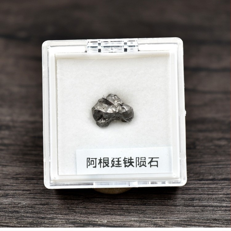 Campo medál olivin meteoritból, vas meteorit, geometriai forma, mintadarab ajándék