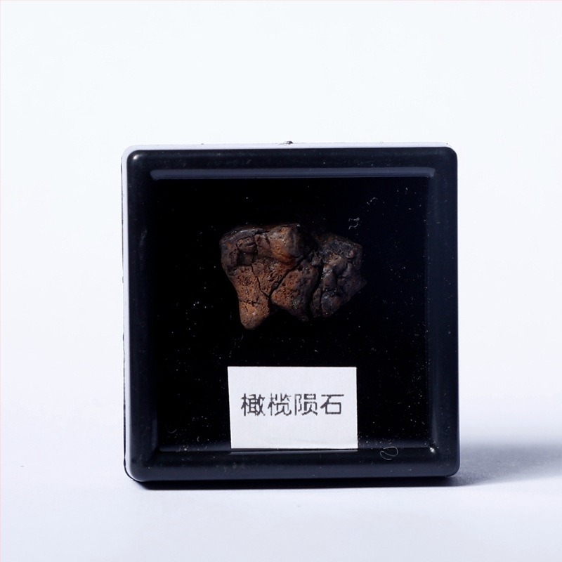 Campo medál olivin meteoritból, vas meteorit, geometriai forma, mintadarab ajándék