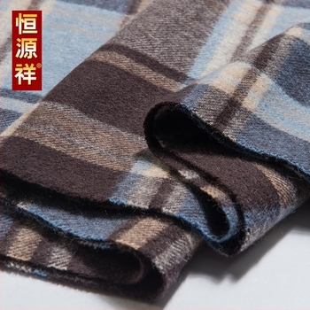 Férfi gyapjú sál téli időszakra, warp knitting technikával, hosszú, kockás mintázat, 30 cm szélesség, >96% gyapjú