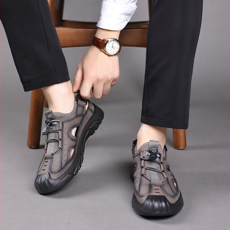 Férfi sportos szandálok, lélegző hálós felsőrész, vamp microfiber + mesh, bőr belső, PU talp, slip-on kialakítás rugalmas pánttal