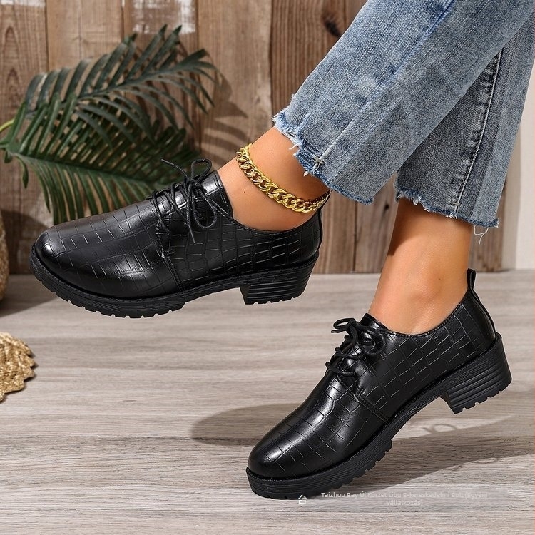 Loafer cipők kerek orrúval, PU felsőrész, vastag 6–8 cm sarok, gumírozott talp, mikro-szálas bélés