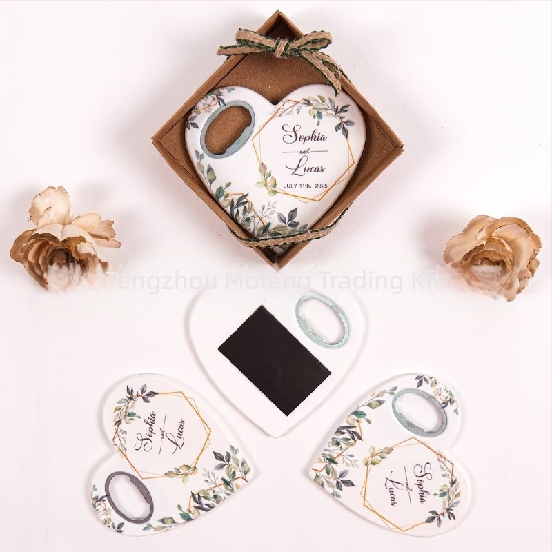 Palacknyitó hűtőmágnes – logóval személyre szabható, műanyag, ajándék esküvőkre és születésnapokra