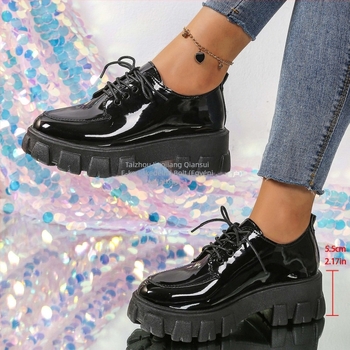 Női koreai stílusú loaferek, PU bőr felsőrész, kerek orrú, középtok 3-5 cm, gumírozott talp