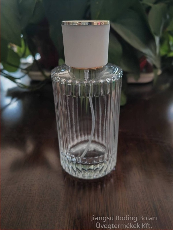 Üveg parfümös flakon csavaros nyakkal, kerek áttetsző test, sűrű vertikális csíkos üveg, széles oldalsó spray, nehéz kupak