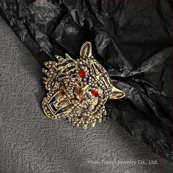 Tigris fejű bros - cinkötvözet, elektroplakálás, uniszex dekoráció