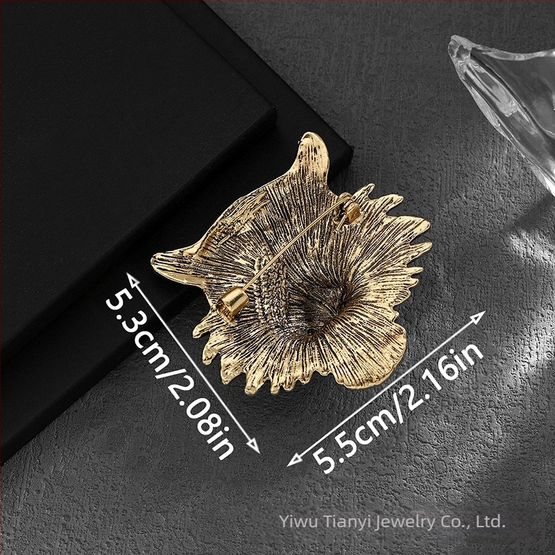 Tigris fejű bros - cinkötvözet, elektroplakálás, uniszex dekoráció