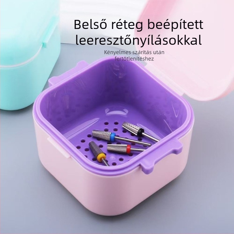 Műanyag körömreszelőfejek dezinfekciós és tisztító doboza alkohollal történő áztatáshoz; nettó tartalom 30