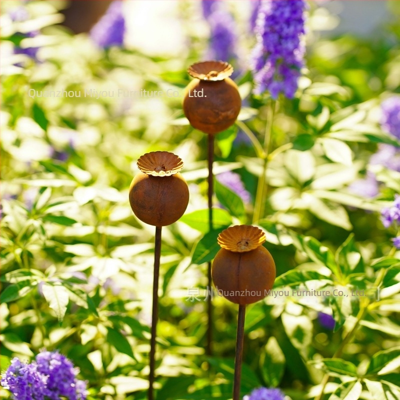 Vas kerti talp a gyephez – geometriai alakú fémművészet, modern minimalist stílus