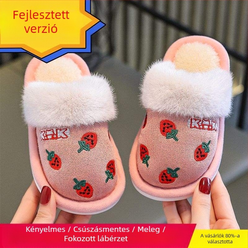 Lányoknak szánt beltéri papucs karton eper mintával, csúszásmentes PVC talp, puha és könnyű, őszi–téli beltéri használatra