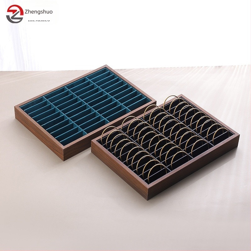 Karkötő bemutató állvány, tömörfa, négyzetes kialakítás, egy réteg, magas minőség, 2025 tavasza