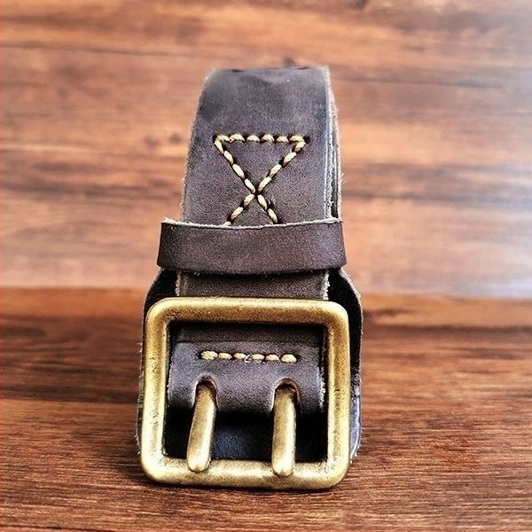 Első osztályú marhabőrből készült öv, vintage kopott felülettel, mosott casual stílus, dupla soros pin csat, vékony (<2 cm)