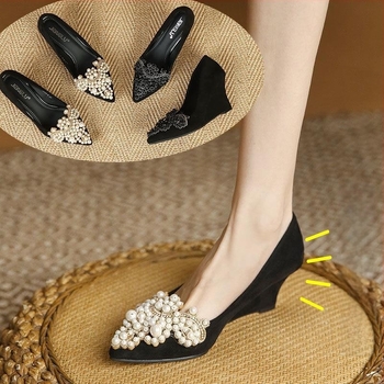 Női slip-on lapos cipők, macskasarkú, alacsony sarok ≤3 cm, felső rész két réteg disznó bőrből, talpbetét két réteg disznó bőrből, gumírozott talp