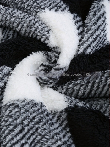 Hosszú ujjú kötött poliészter pulóver kockás mintával, kerek nyakú, zsebbel, laza szabású