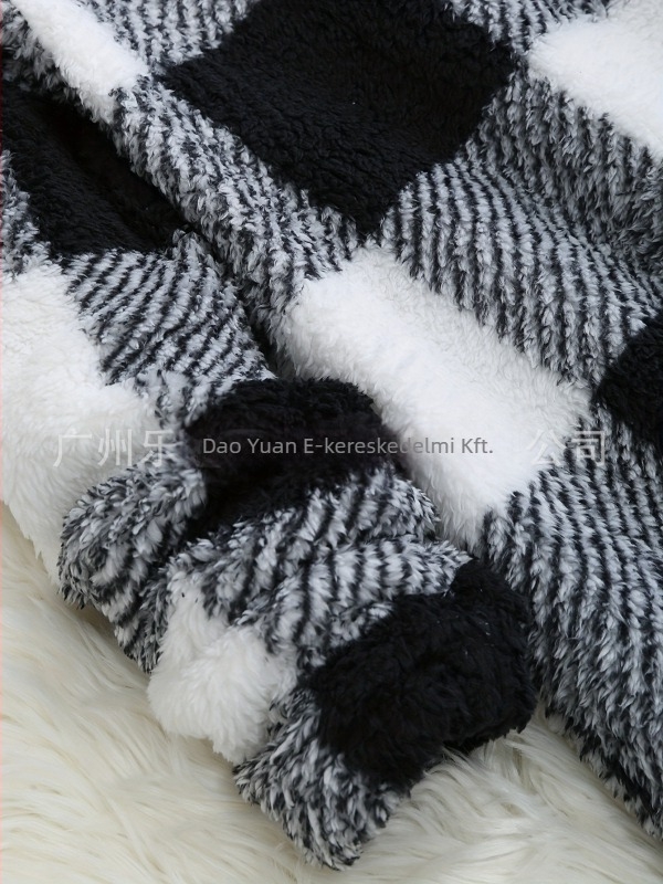 Hosszú ujjú kötött poliészter pulóver kockás mintával, kerek nyakú, zsebbel, laza szabású