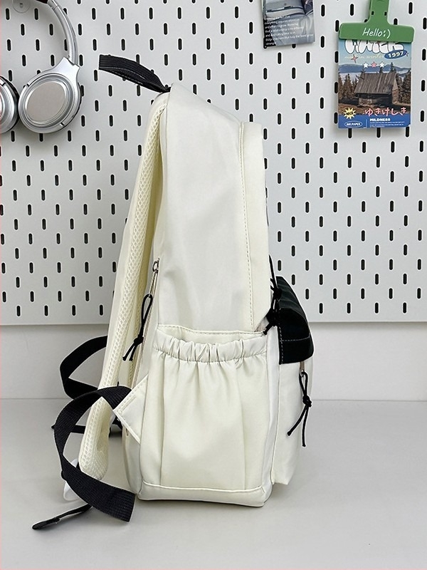 Iskolai hátizsák diákoknak, nejlon külső, poliészter bélés, légpárnás vállpántok, 3–4. osztály számára, fiatalos campus stílus