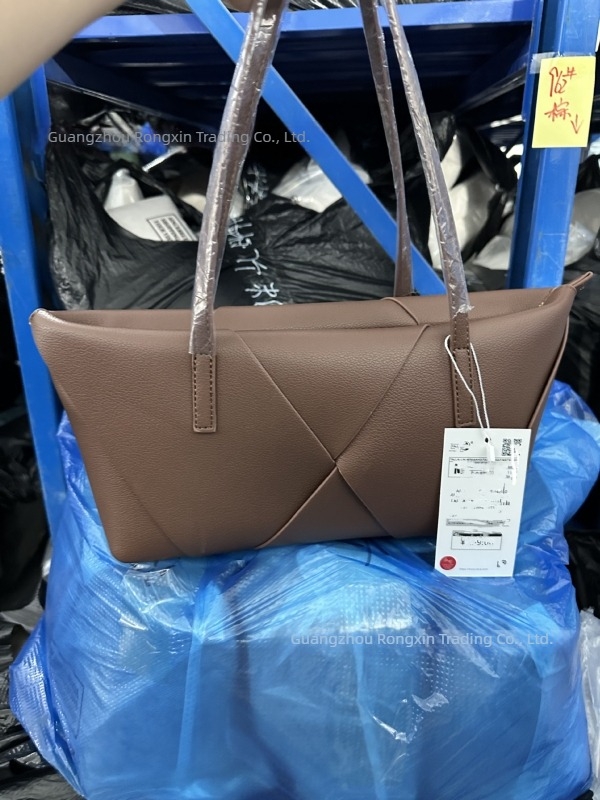 PU tote táska színblokkal varrt, mágneszár, közepes méret, városi minimalist stílus, nagy kapacitás