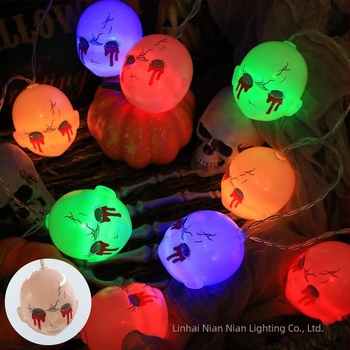 Halloween LED girland világítás koponya, denevér, sírköv és szellem motívumokkal hátborzongató dekorációhoz