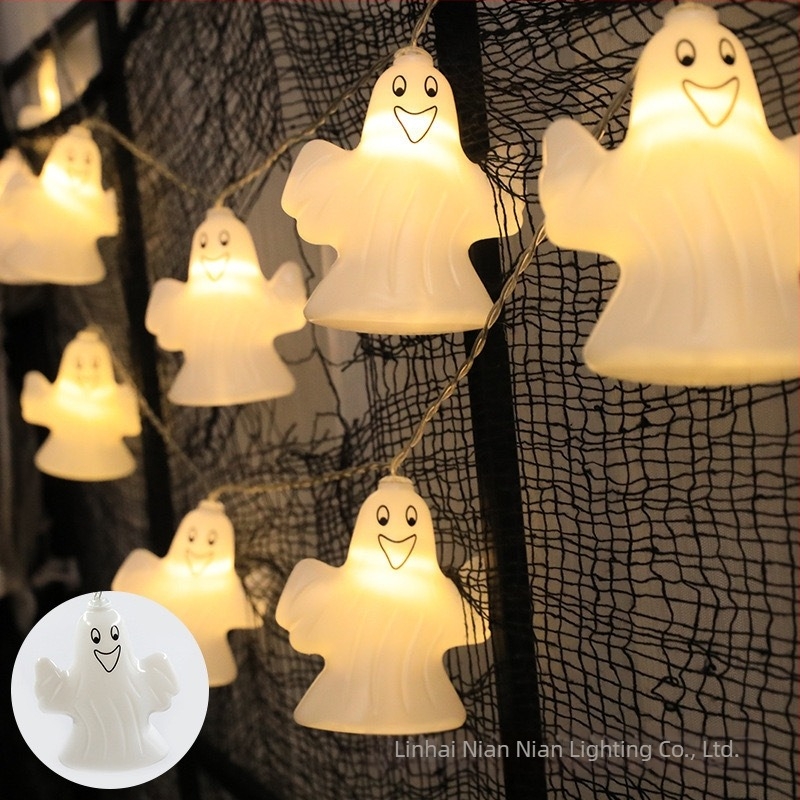 Halloween LED girland világítás koponya, denevér, sírköv és szellem motívumokkal hátborzongató dekorációhoz