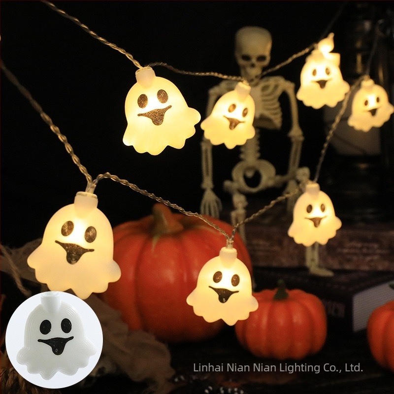 Halloween LED girland világítás koponya, denevér, sírköv és szellem motívumokkal hátborzongató dekorációhoz