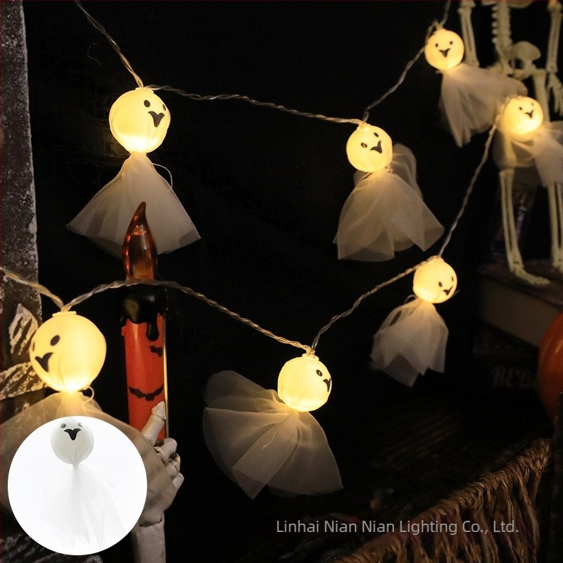 Halloween LED girland világítás koponya, denevér, sírköv és szellem motívumokkal hátborzongató dekorációhoz