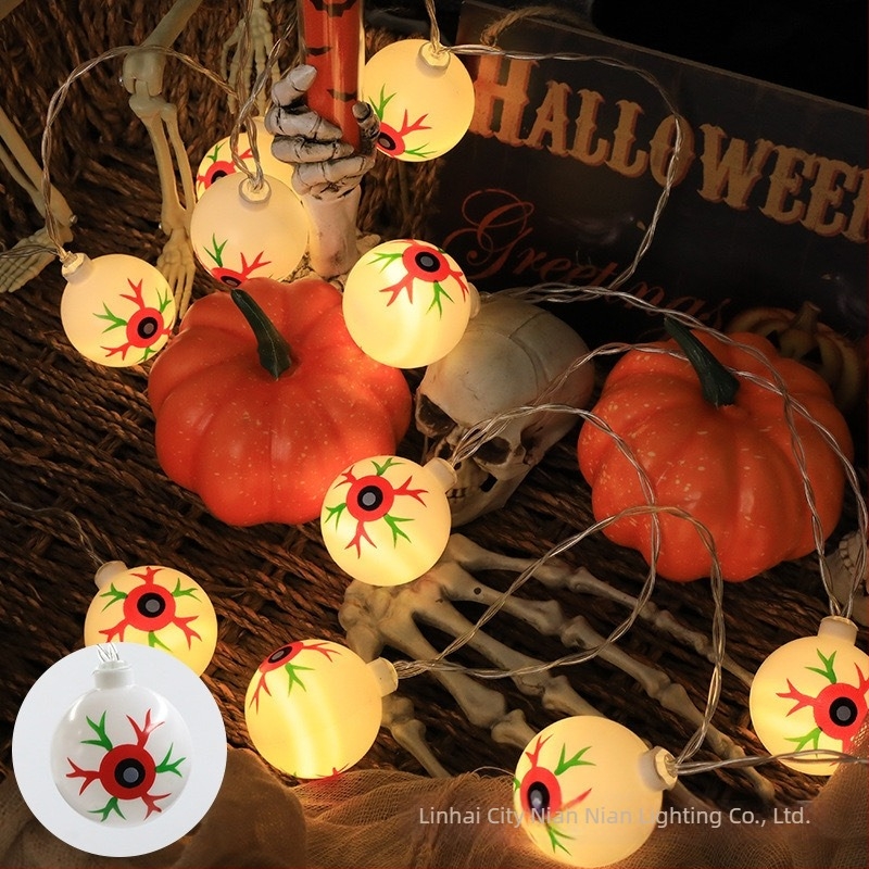 Halloween LED girland világítás koponya, denevér, sírköv és szellem motívumokkal hátborzongató dekorációhoz