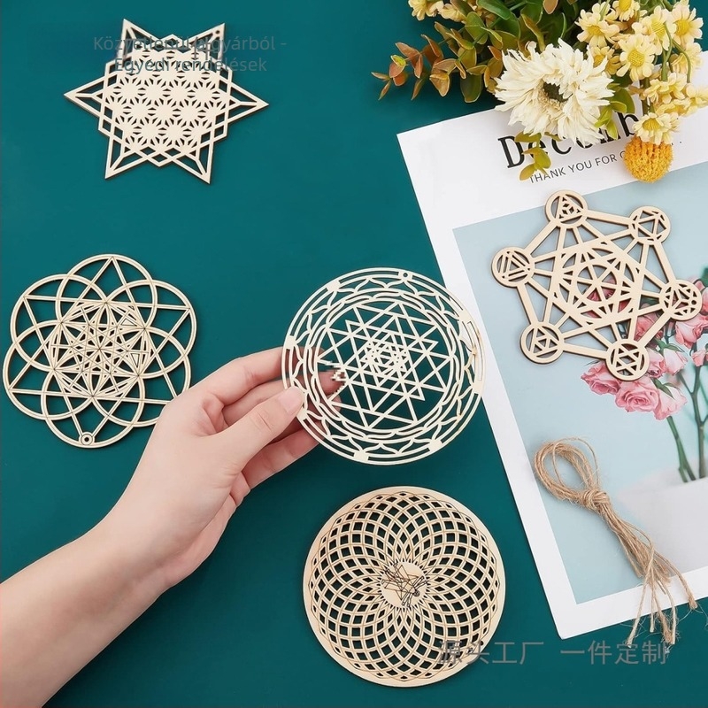 Fából készült üreges geometriai mintás dekoratív elem DIY projektekhez