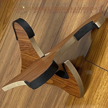 Kétoldalú dönthető skateboard- és longboard kiállító- és tároló állvány