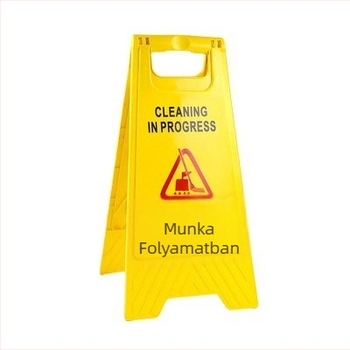 A-formájú figyelmeztető tábla: Parkolás tilos, kérjük, ne parkoljon, parkolóhely jelzés, csúszós felület, parkolóoszlop.