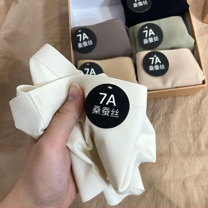 Női varrás nélküli alsónemű ice silk anyagból, pamut bélésű, antibakteriális 7A, középmagasság
