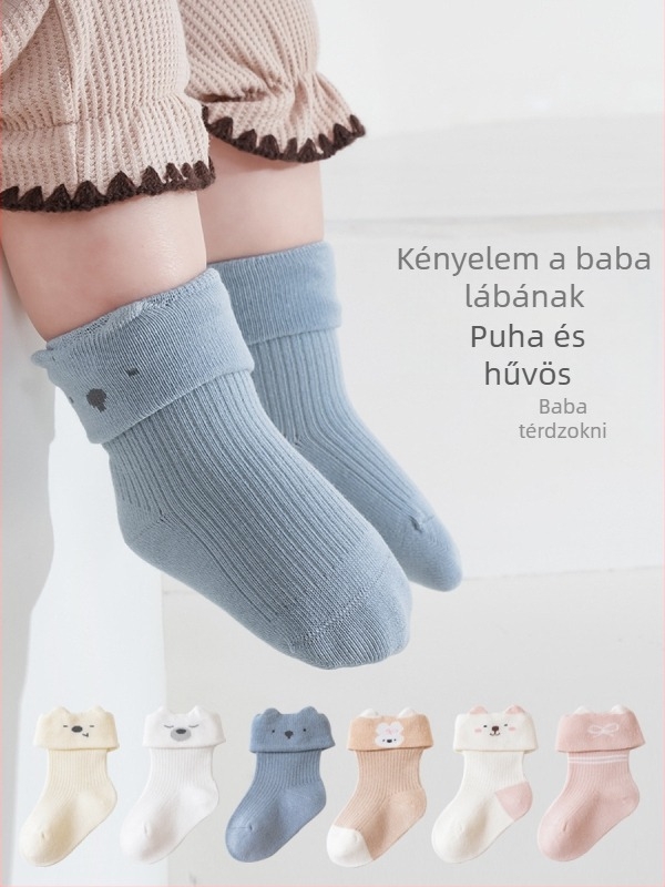 Pamutból készült légáteresztő babzokni, melegek és nedvszívóak, aranyos kockás mintával, középhosszú, újszülötteknek.