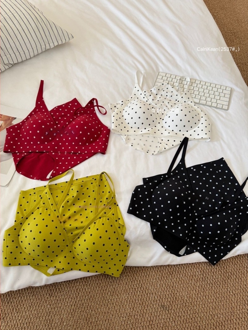 Retro pöttyös női fehérnemű készlet Push-Up melltartóval, V-nyakú, karcsú hátsó dizájn, sexy diáklány-stílus