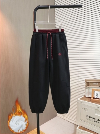 Fiúknak készült téli fleece sportnadrág patchwork mintával, vastag és kényelmes