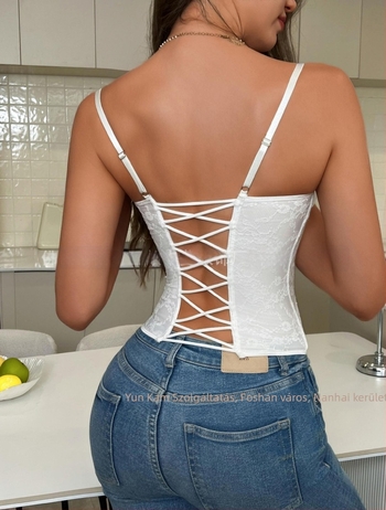 Női csipkés camisole vállpántos, hátsó rész nélküli, merevítővel és záró gombokkal, virágos mintázat, rövid fazon