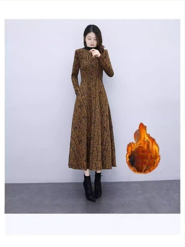 Téli fleeces béléses hosszú ruha, A-vonalú szabás, magas gallér, hosszú ujjú, növény- és virágmintás