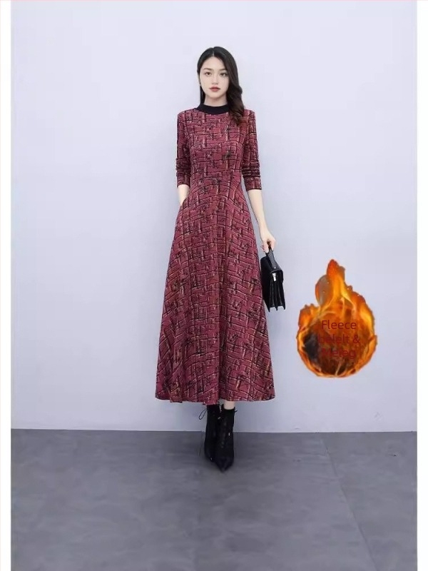 Téli fleeces béléses hosszú ruha, A-vonalú szabás, magas gallér, hosszú ujjú, növény- és virágmintás