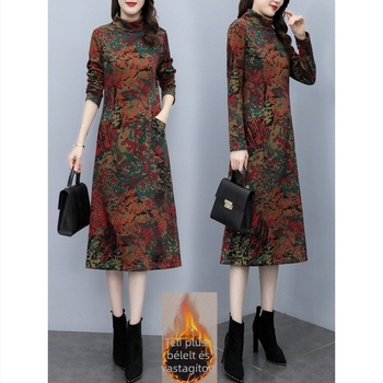 A-vonalú ruha, hosszú ujjú, magas gallérral és kapucnival, laza derekú