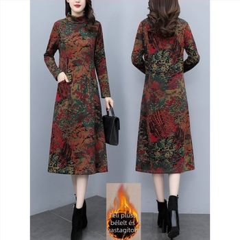 A-vonalú ruha, hosszú ujjú, magas gallérral és kapucnival, laza derekú