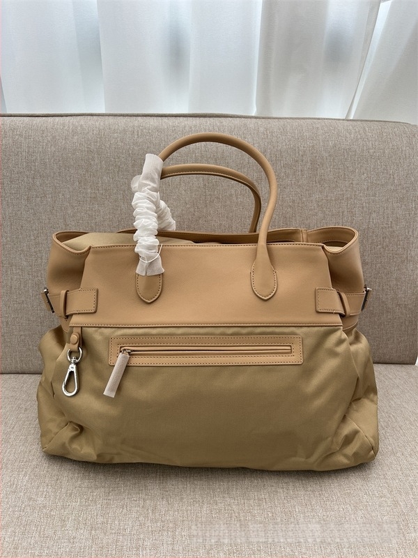 The Row Margaux17 Tote táska — valódi bőr (felső réteg), nylon belső, horizontális négyszög alak, húzózsinór zárás, városi minimalizmus