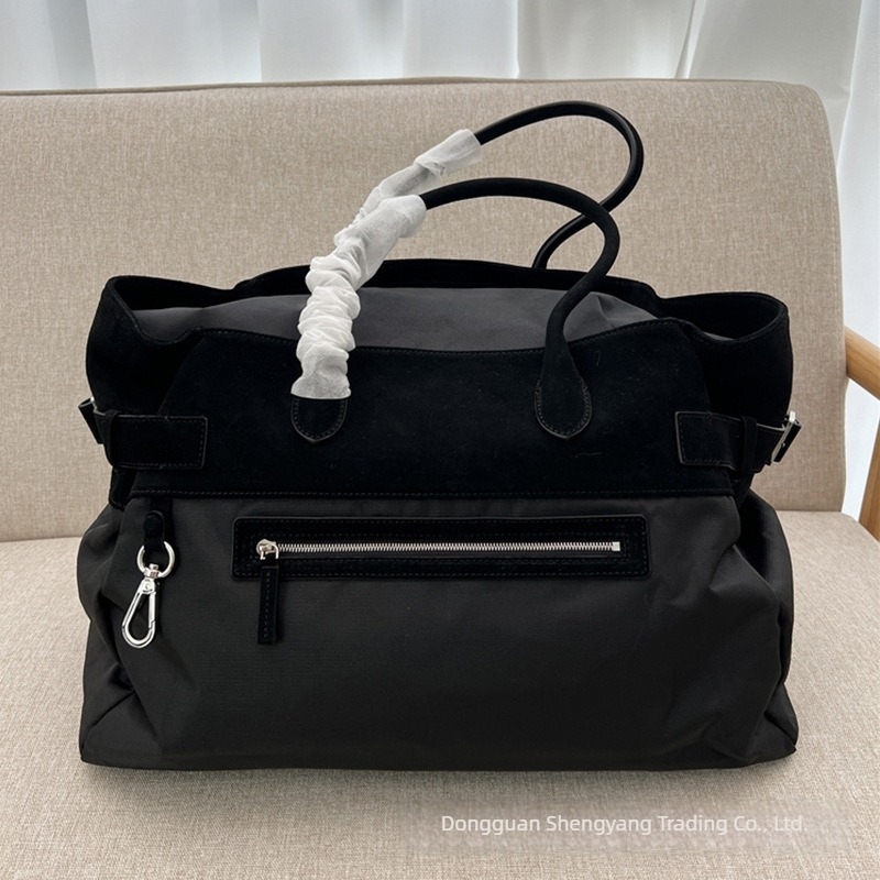 The Row Margaux17 Tote táska — valódi bőr (felső réteg), nylon belső, horizontális négyszög alak, húzózsinór zárás, városi minimalizmus
