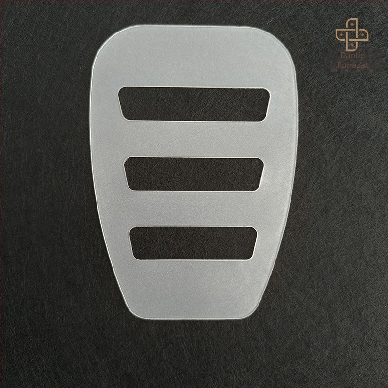 Zsebkendő tartó zakóhoz, fehér átlátszó, egyszínű dizájn, polipropilén anyag, termoplasztikus kivitel, műanyag bélés