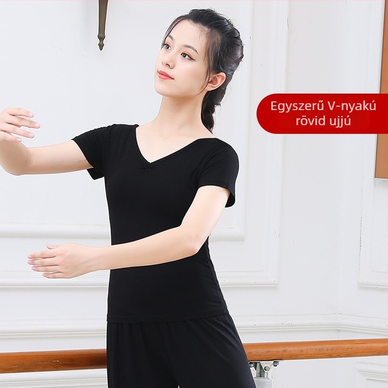 Női két részes táncruha szett: felső és szabad, egyenes szabású, mikro‑flare szárú nadrág; anyag modal–pamut keverék (95% pamut) bélés: pamut 95%; Nyár- és tavaszi szezon, színpadi és balett használatra