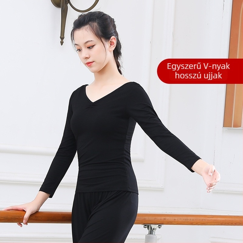 Női két részes táncruha szett: felső és szabad, egyenes szabású, mikro‑flare szárú nadrág; anyag modal–pamut keverék (95% pamut) bélés: pamut 95%; Nyár- és tavaszi szezon, színpadi és balett használatra