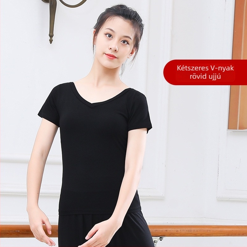 Női két részes táncruha szett: felső és szabad, egyenes szabású, mikro‑flare szárú nadrág; anyag modal–pamut keverék (95% pamut) bélés: pamut 95%; Nyár- és tavaszi szezon, színpadi és balett használatra