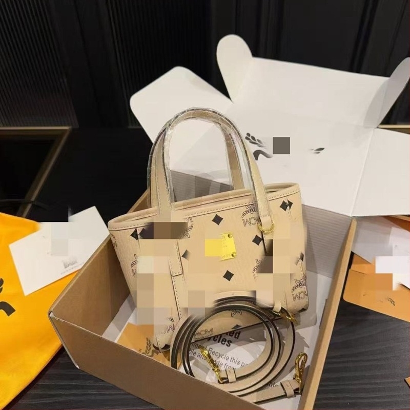 PVC anyagú Tote táska nylon béléssel, cipzáros nyitás, egyetlen vállpánt, zseb a telefon számára
