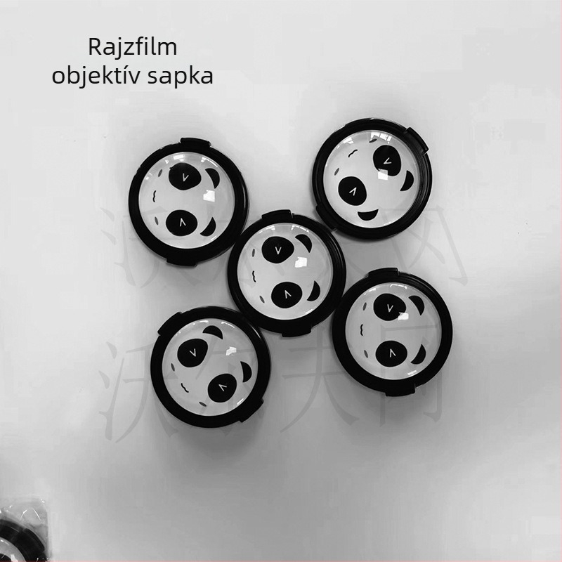 Panda tervezésű objektív sapka – Cartoon Panda Lens Cover, kompatibil Canon EOS R5/R6/R7/R10 és 200D, bajonettméretek: 43/46/49/52/55/62/67/72/77