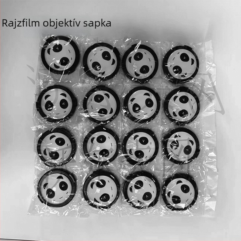 Panda tervezésű objektív sapka – Cartoon Panda Lens Cover, kompatibil Canon EOS R5/R6/R7/R10 és 200D, bajonettméretek: 43/46/49/52/55/62/67/72/77