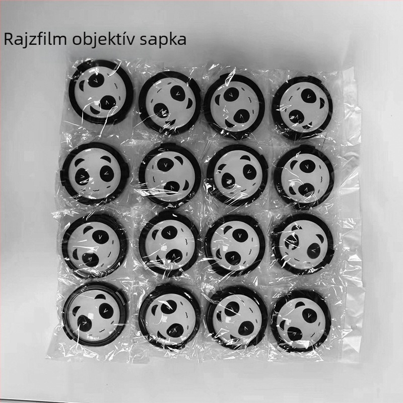 Panda tervezésű objektív sapka – Cartoon Panda Lens Cover, kompatibil Canon EOS R5/R6/R7/R10 és 200D, bajonettméretek: 43/46/49/52/55/62/67/72/77