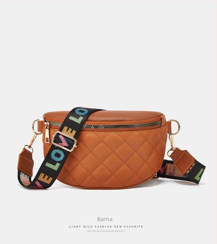 Crossbody válltáska hímzett rombusz mintával, PVC anyag, cipzár, belső zsebek a telefon és a személyi igazolvány számára