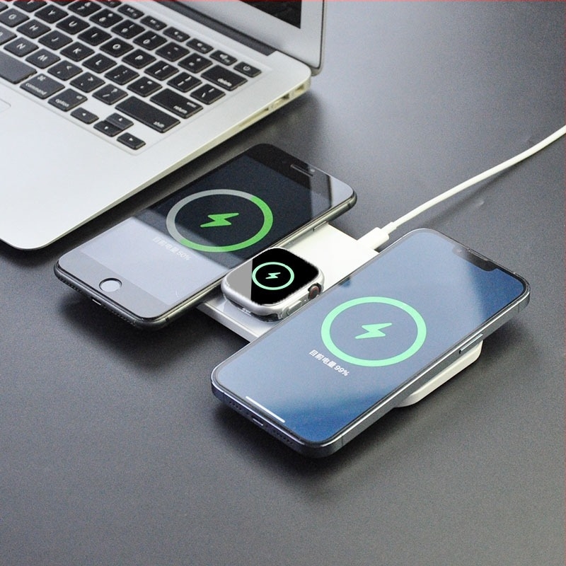 Három az egyben mágneses vezeték nélküli töltő MagSafe-dal – Gyors töltés iPhone-ra, Apple Watch-ra és AirPods-ra – Kimenet 15W, Teljesítmény 32,5W, QC3.0 állványtöltő
