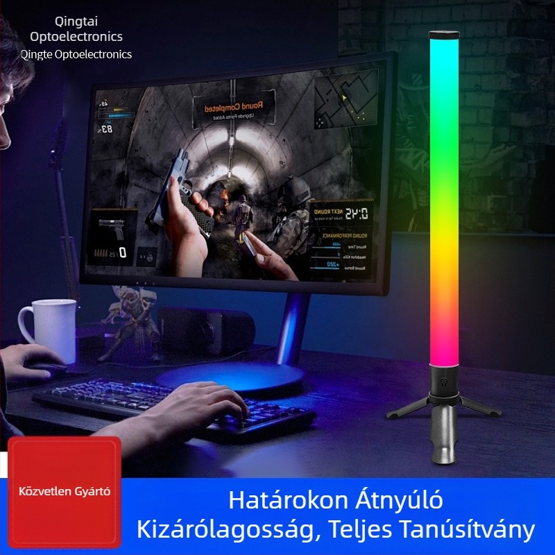 RGB hang-aktivált asztali lámpa USB-C tápegyséssel, zenei móddal és ritmikus megvilágítással; ideális asztali vagy függő állványhoz.
